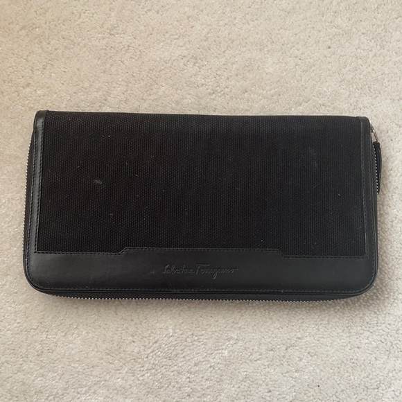 Salvatore Ferregamo Men’s Travel wallet - Picture 1 of 11